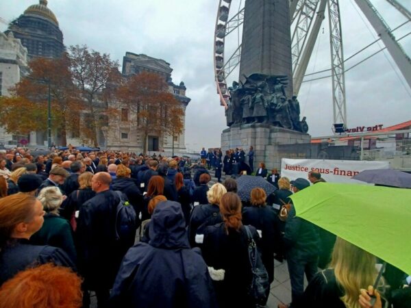 Manifestation d'avocats devant le Palais de Justice de Bruxelles