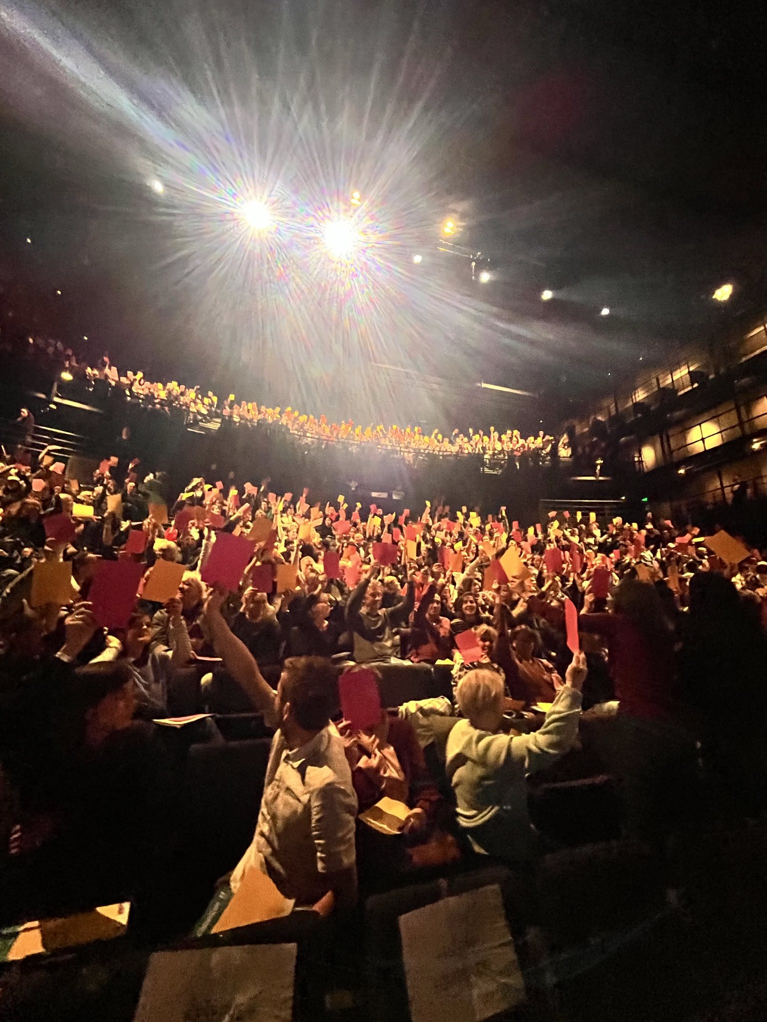 Public dans une salle de théâtre